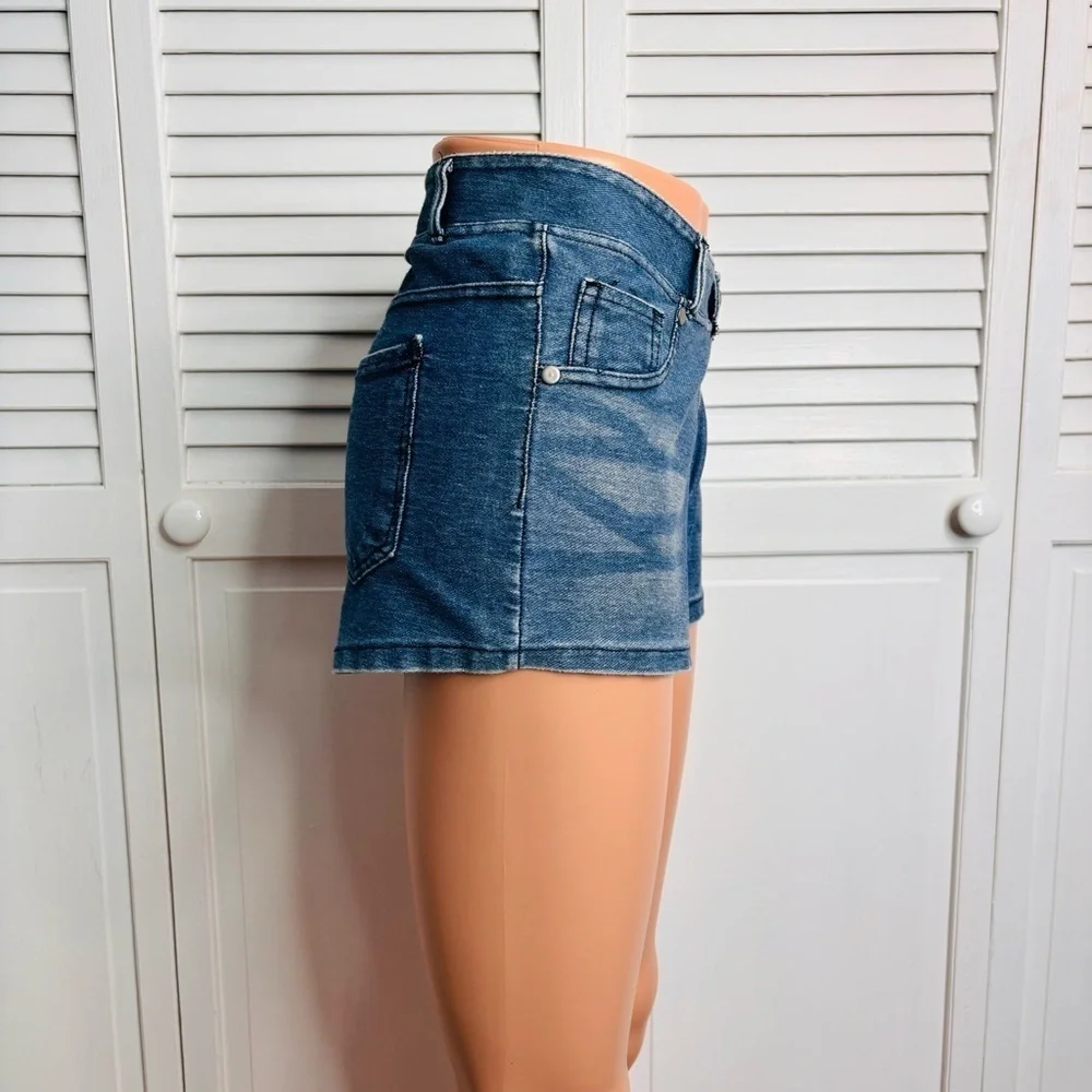 CLEAR ROCK Light Blue Jean Shorts Size Large